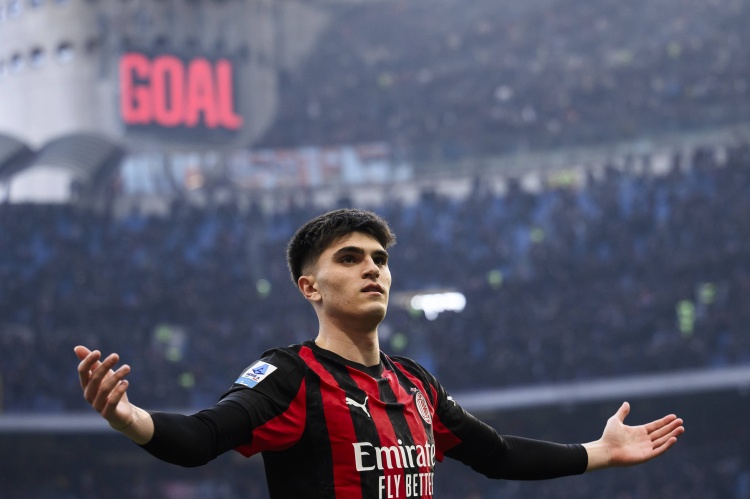 意媒:巴尔泰萨吉预计能出战德比,若赶不上可能埃斯图皮尼安顶替